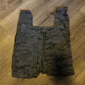 Alphalete camo joggers medium